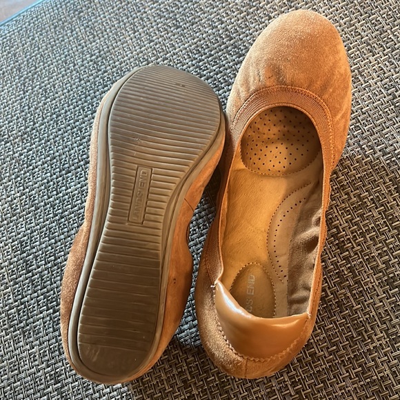 Land's End Women's Wide Width Comfort Elastic Slip On Shoes size 7W - Picture 2 of 4